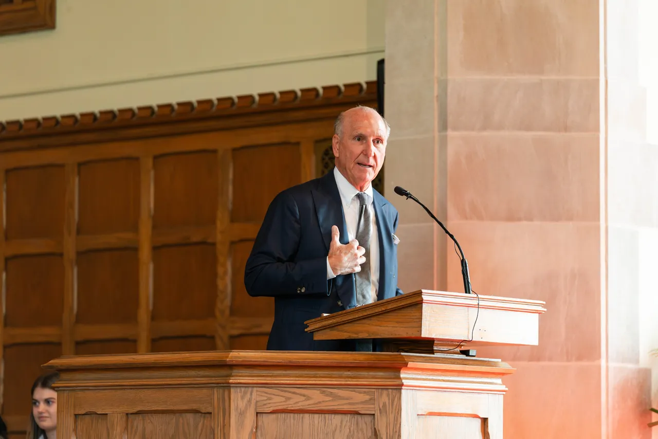 Darlington School Distinguished Alumnus Crawford Brock speaking at the podium in Morris Chapel.