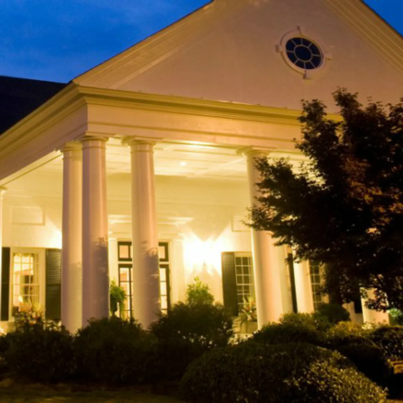 Front view of Coosa Country Club main building