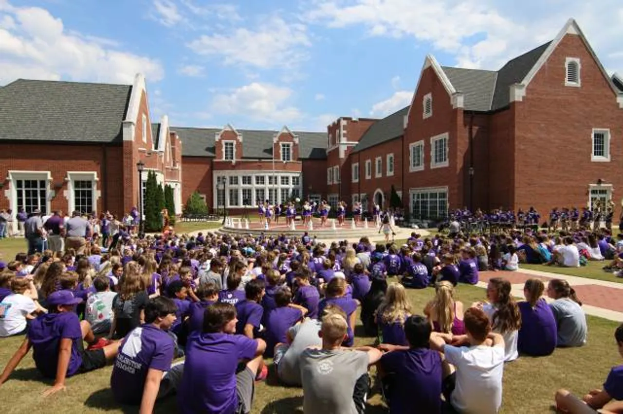 Students gather outside Thatcher Hall on Darlington School's campus.