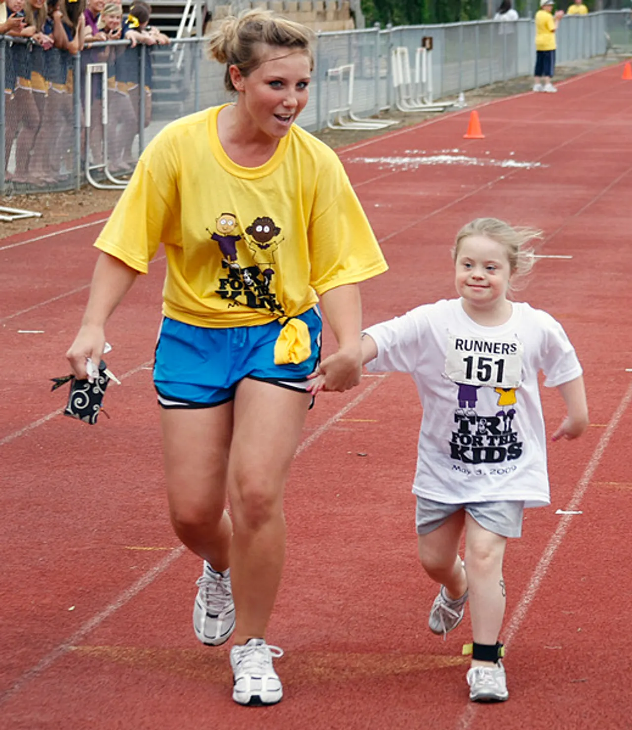 triatalon050309a: Natalie Maffett (left) runs with Chloe Simms on Sunday during the Darlington Triathlon. ryan smith