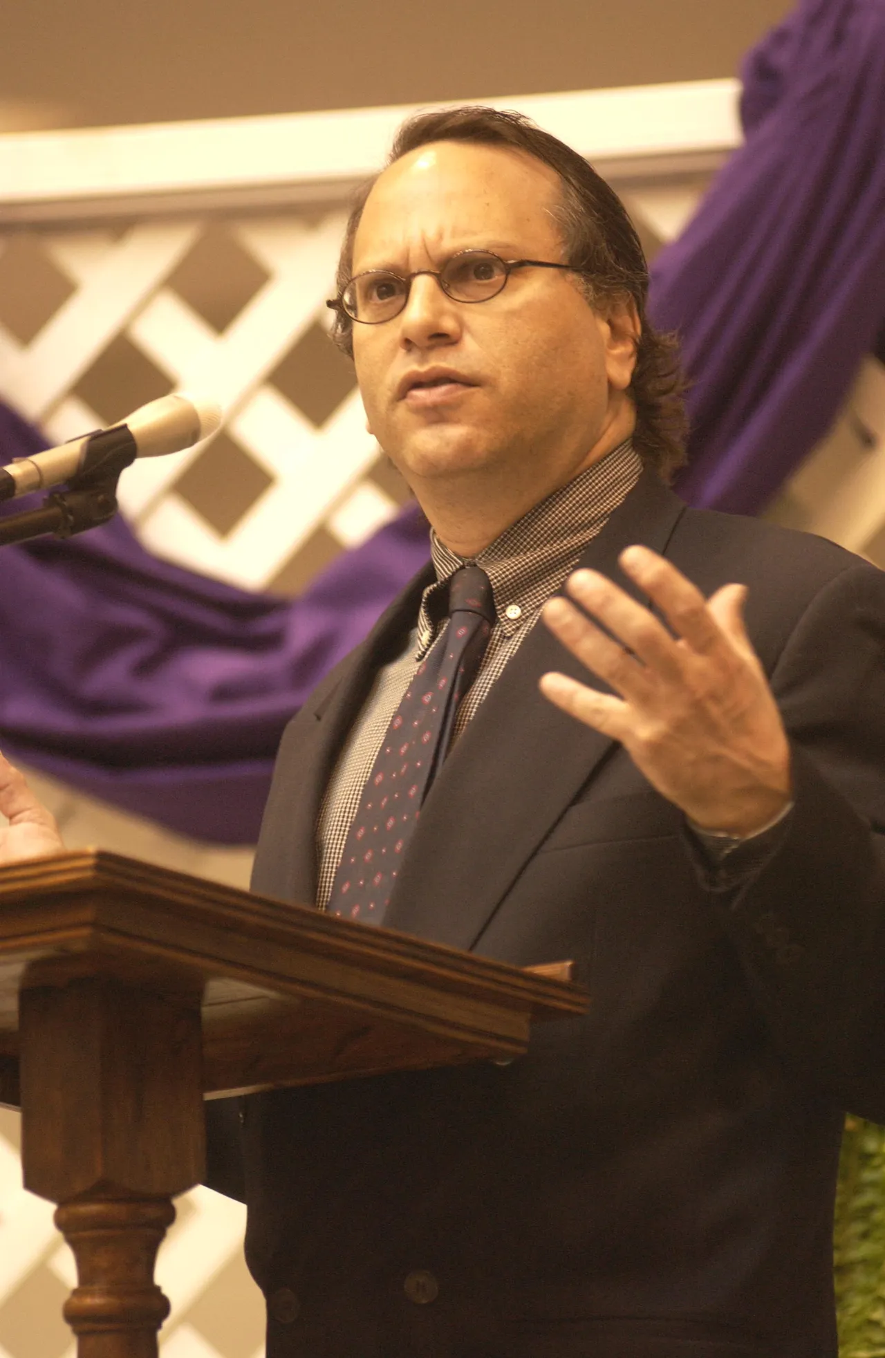 Author Buzz Bissinger discusses his book, <i>Friday Night Lights</i>.