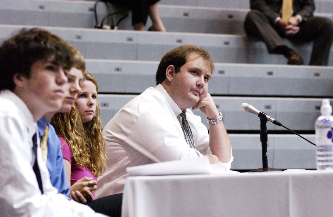A student panel asks Bragg a sampling of questions after his presentation.