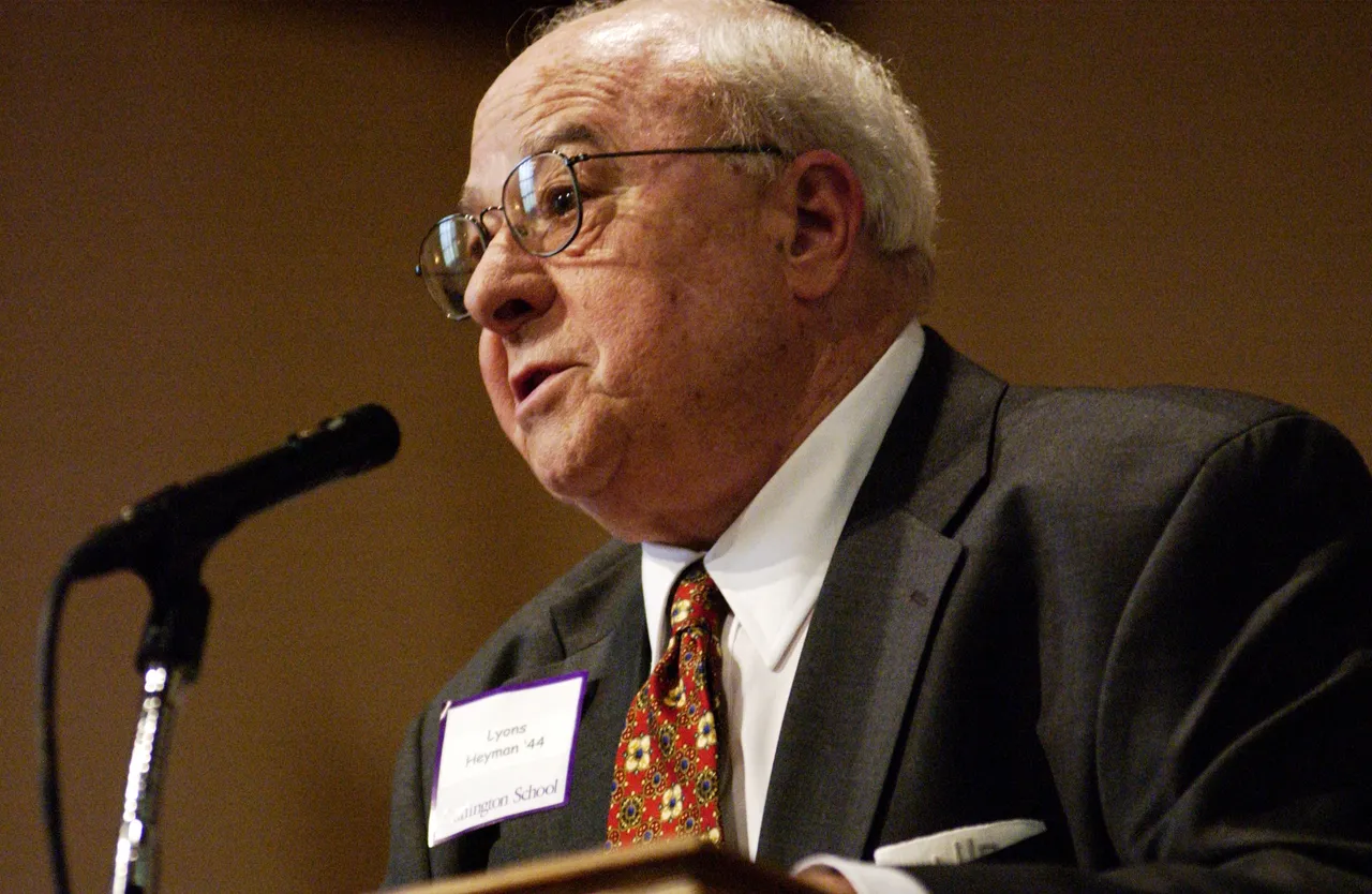 Lyons Heyman '44 speaks to Upper School students and faculty and fellow alumni during Darlington Celebration, April 25.