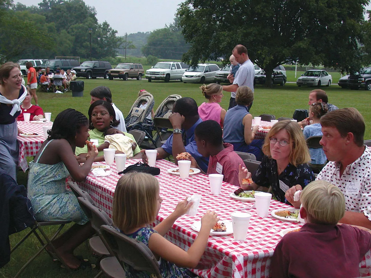 New families got to know each other during dinner.
