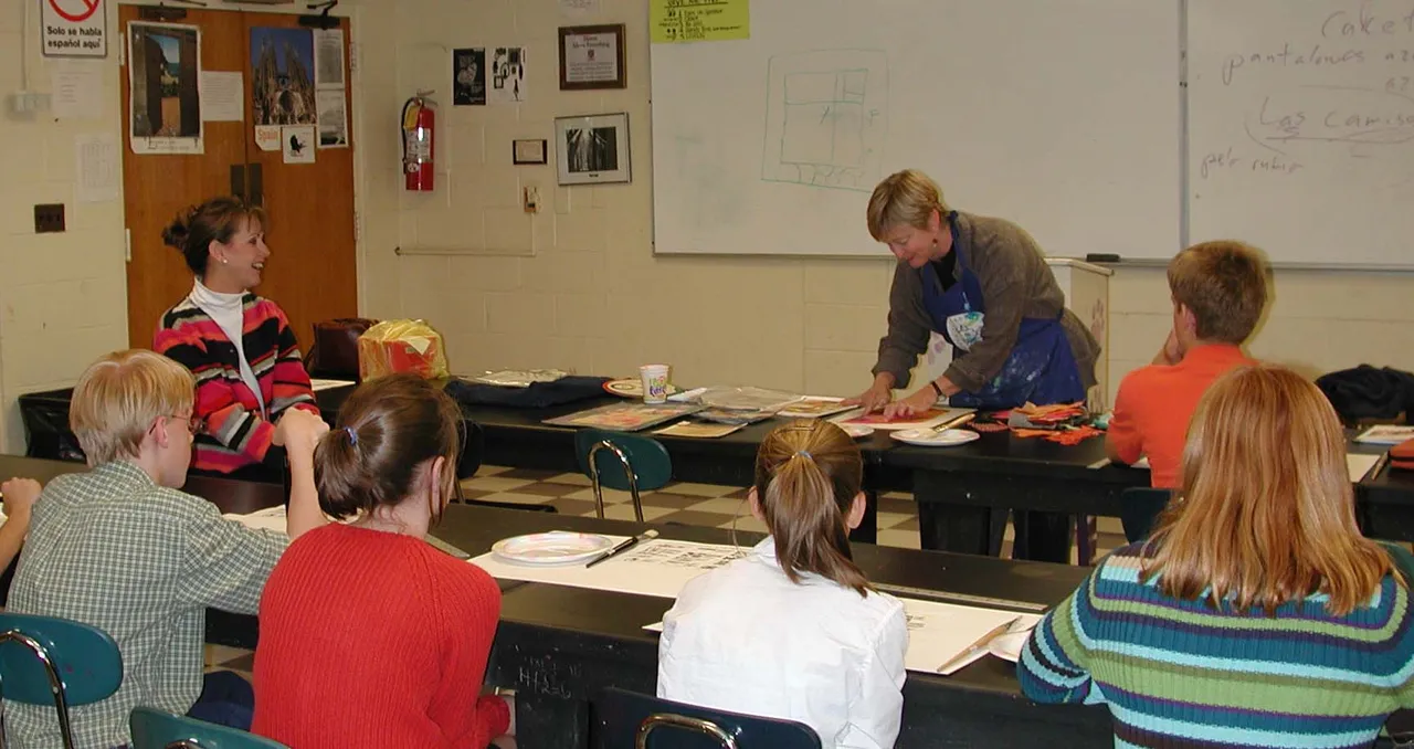 Middle School art students listen as Atlanta artist Beverly Key visits their classroom.