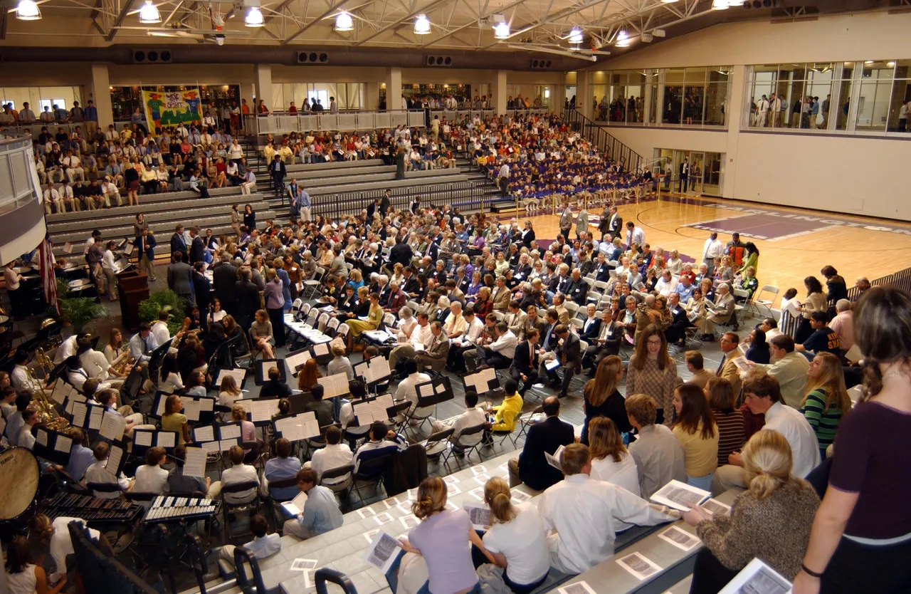 Approximately 1,500 guests, including Board of Trustees members, parents, alumni, faculty and staff, students in grades 4-12, and other special guests attended the Huffman Center Dedication.