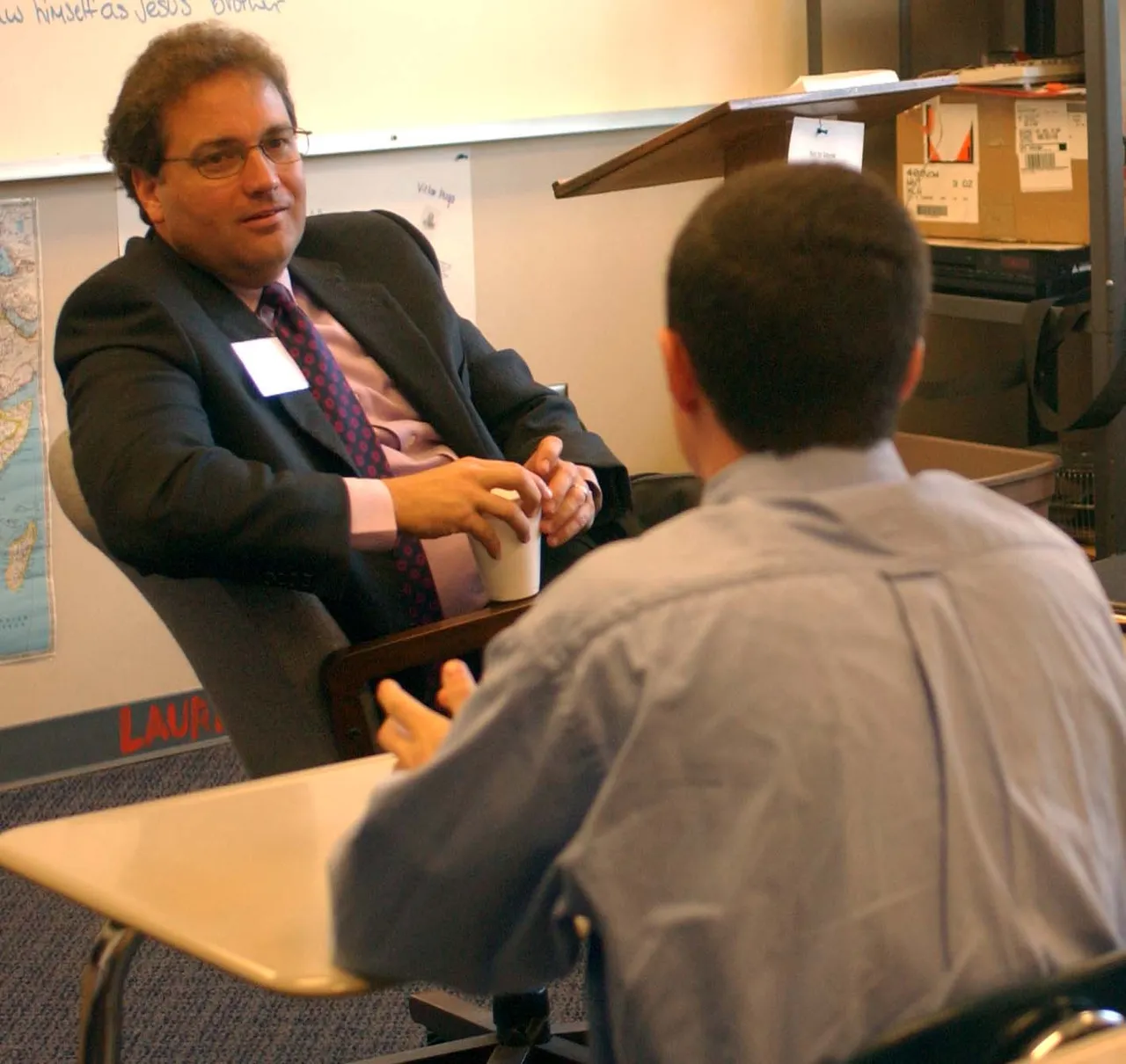 After presenting the keynote address, Miles Busby '76 talks to students about the field of information technology.