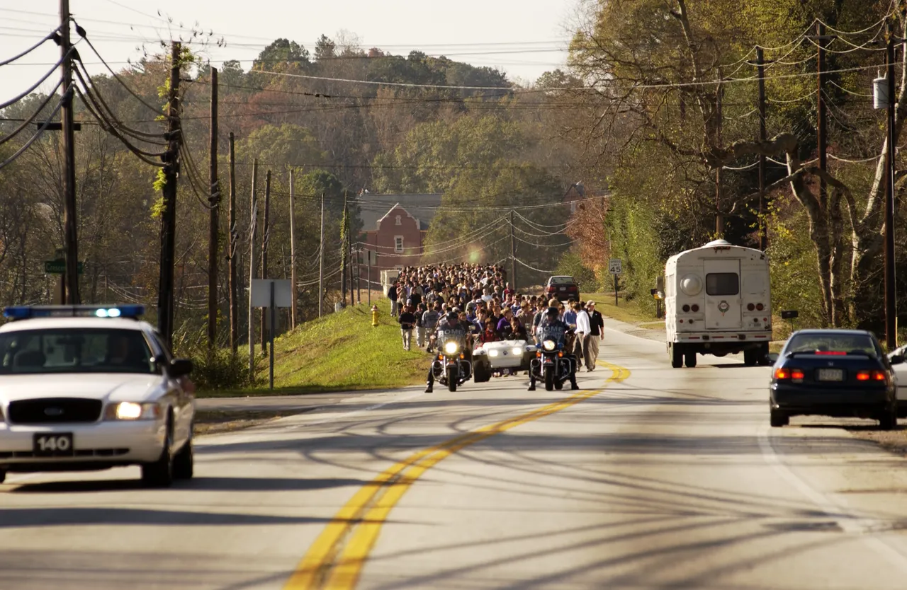 The entire Upper School walked to Myrtle Hill Cemetery to join the Rome community for a Veterans Day observance program.