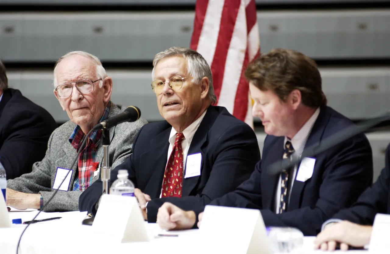Alumni veterans Glover Hogg '35, Ric Graham '61, and Frank Barron III '77, take part in a panel discussion.