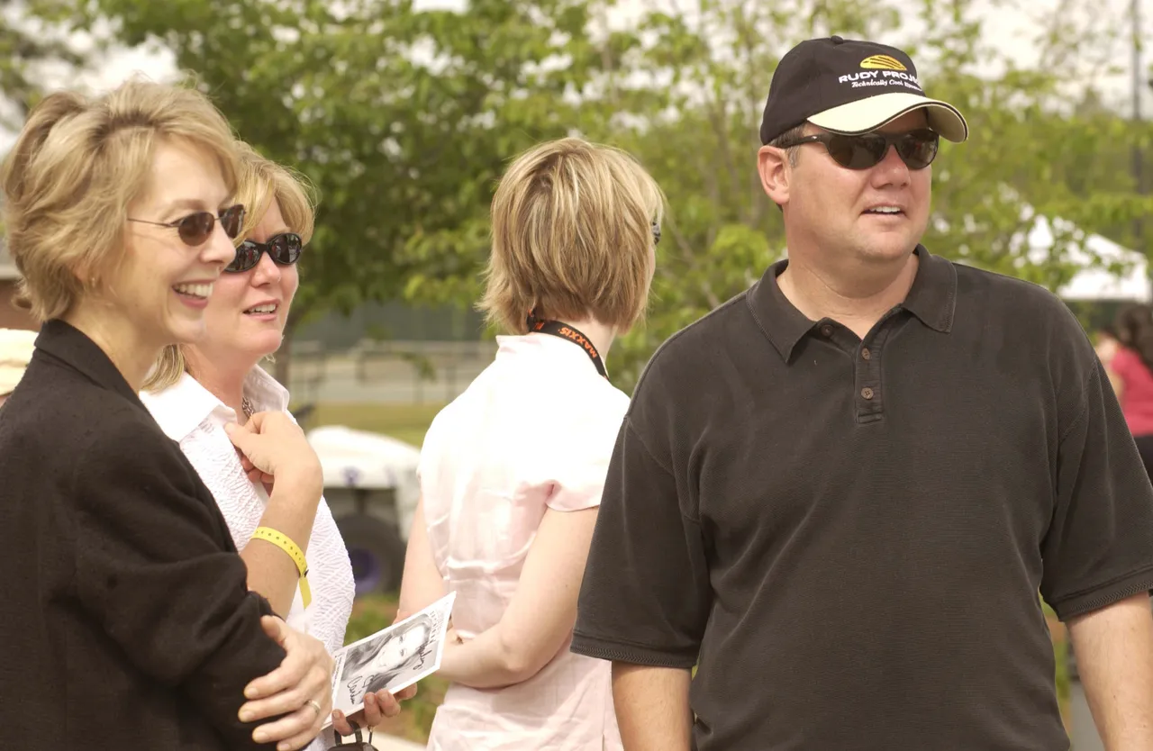 Betsy Hicks, wife of Darlington President David Hicks, watches the time trials with Molly and Dee Yancey '77.