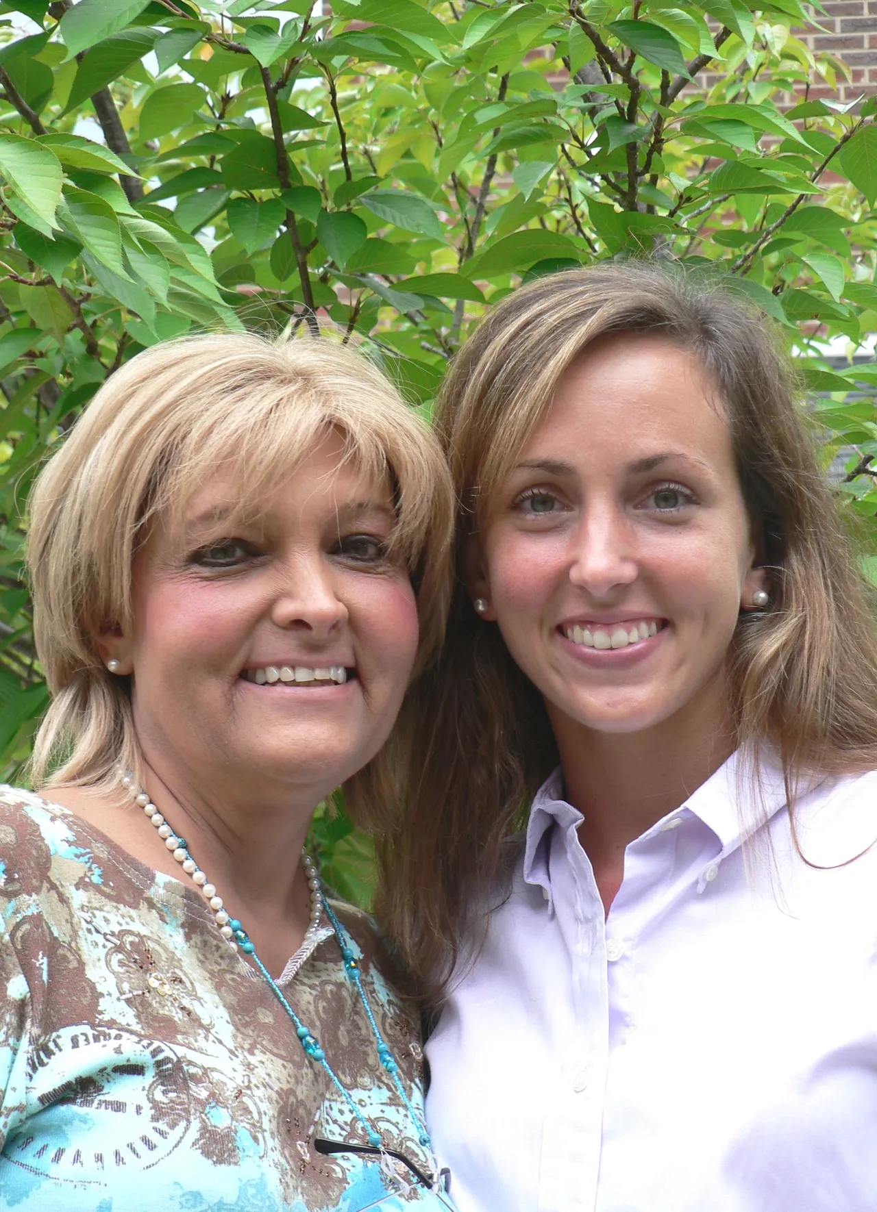 Anne Somerville and Jennifer Helbing ('98); photo by Severo Avila, Rome News-Tribune
