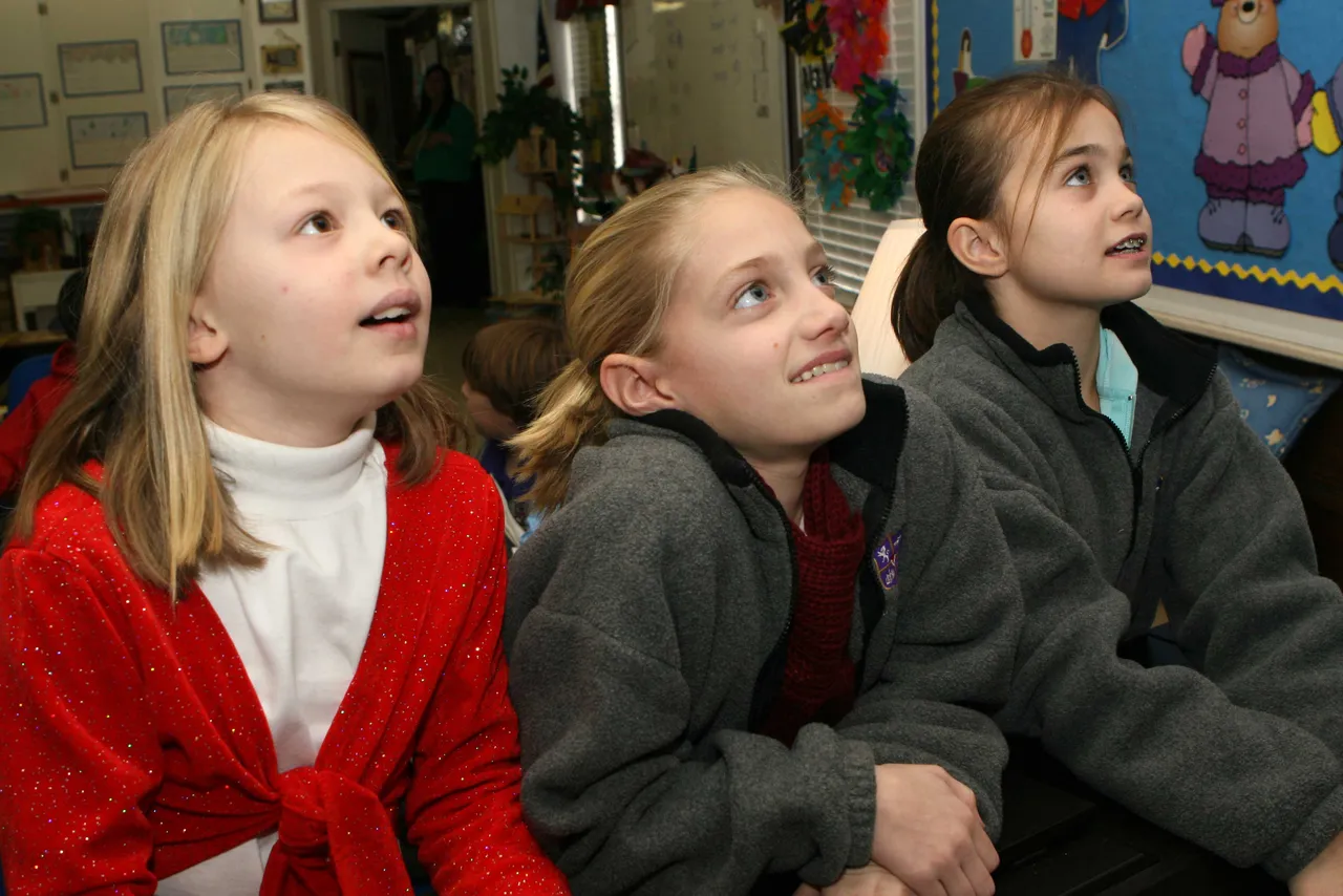 Fourth-graders Emmie Camp, Avery Smith and Alexandra Bradshaw watch excitedly as Barack Obama and his family arrive.