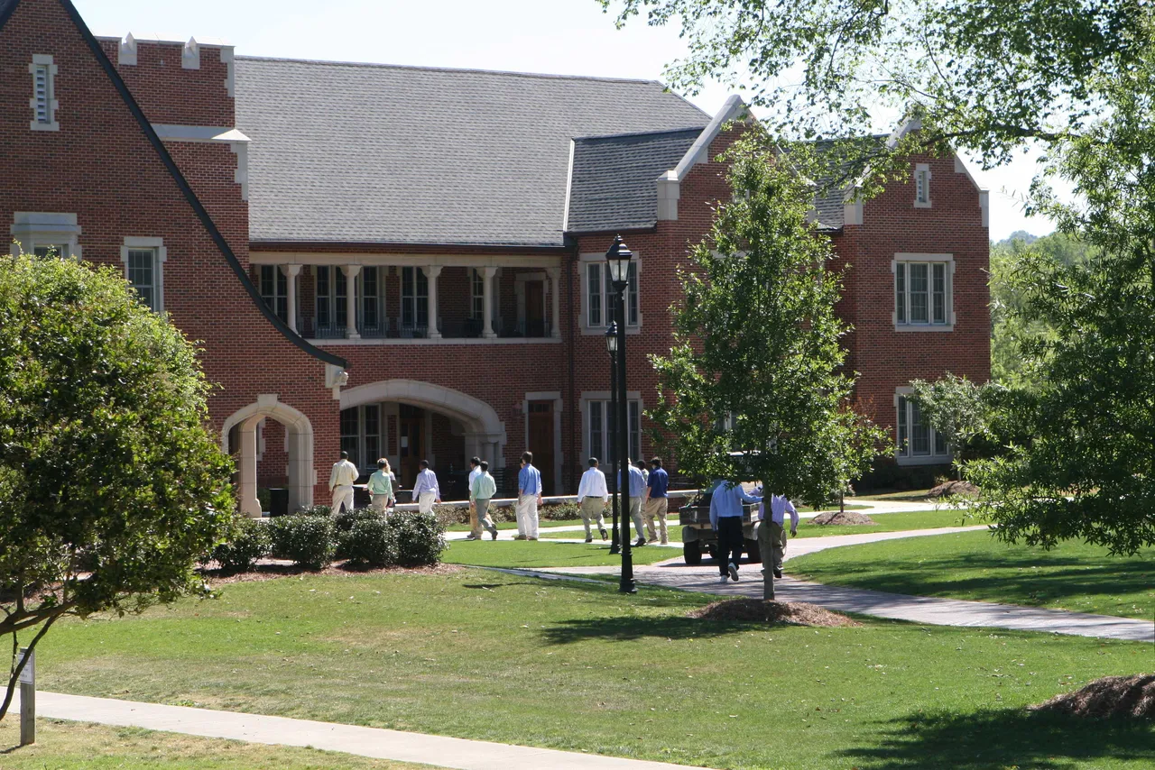 Students tour the residence halls.