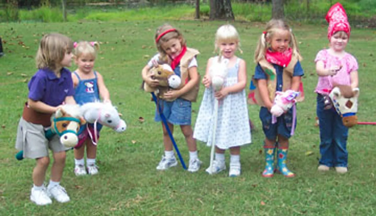 Madyson Rayburn, Lane Tayloe, Caroline Cordell, Julia Tayloe, Callie Maffett and Madison Ristroph.