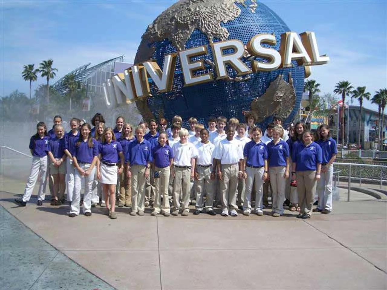 The group visits Universal Studios.