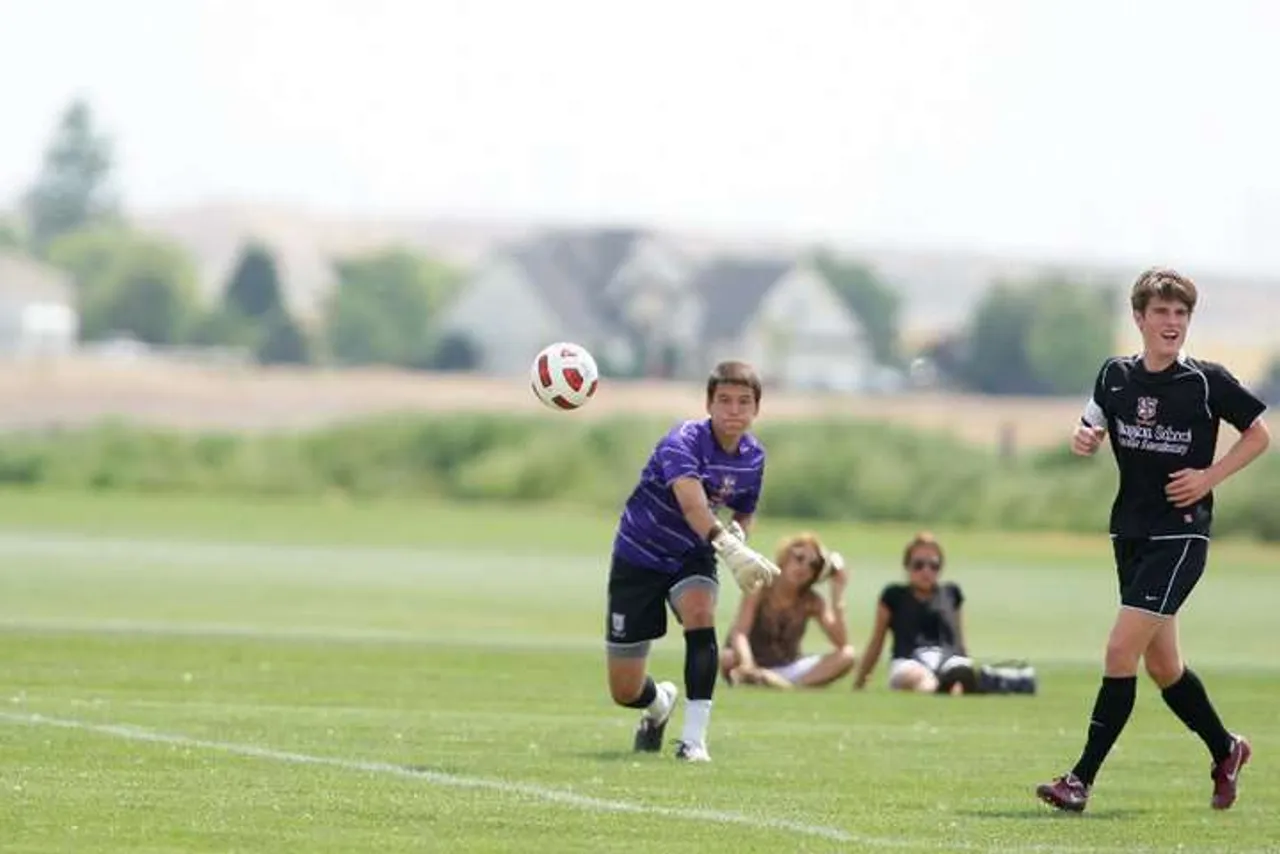 Grayson Rector distributing the ball