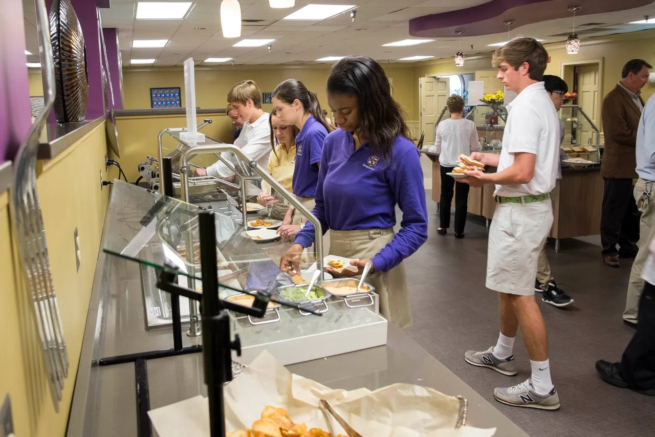 Students choose from homemade chips, fresh dips and sandwiches in the Dodd Dining Room.