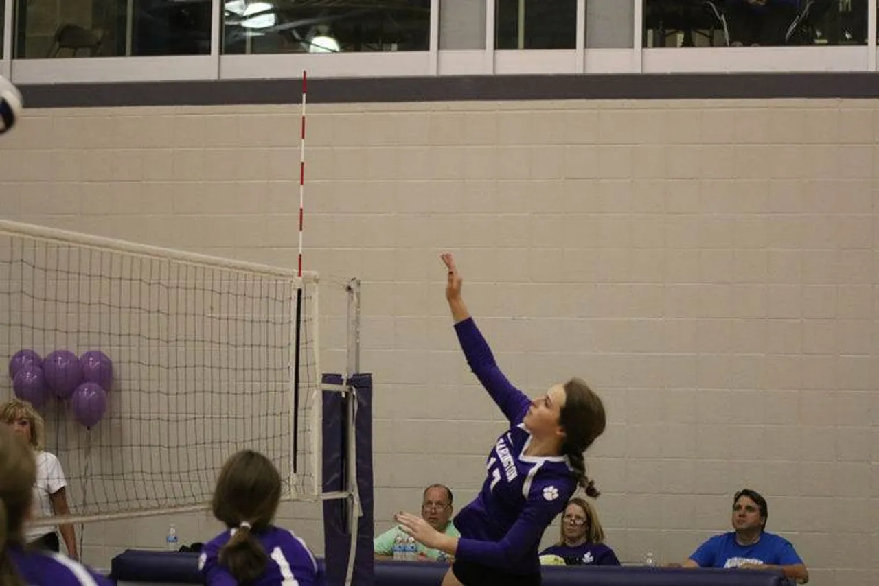 Senior Pressley Smith returns the ball during the Lady Tigers' 25-13, 25-15 victory against Armuchee on Sept. 24, 2015. (Photo credit: Tommy Romanach/RN-T.com)