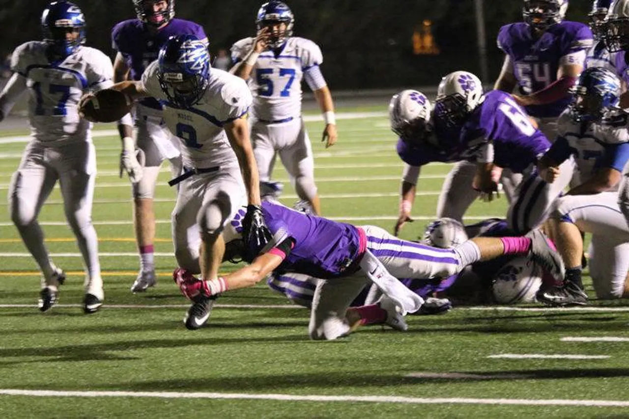 Model quarterback Kyler Eldridge (left) tries to escape the grasp of Darlington senior Jake Walker on his way to the end zone for a touchdown in the second quarter of a game on Friday, Oct. 2, 2015, at Darlington. (Photo credit: Jeremy Stewart/RN-T.com)