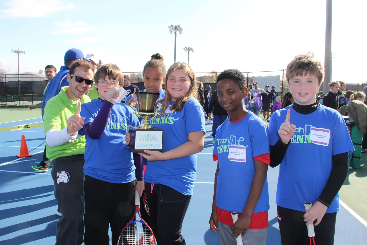 Coach Logan Yerbey, Bradley Smith , Lataija Jackson, Claire Smith, Khi Boateng and Joseph Hall.
