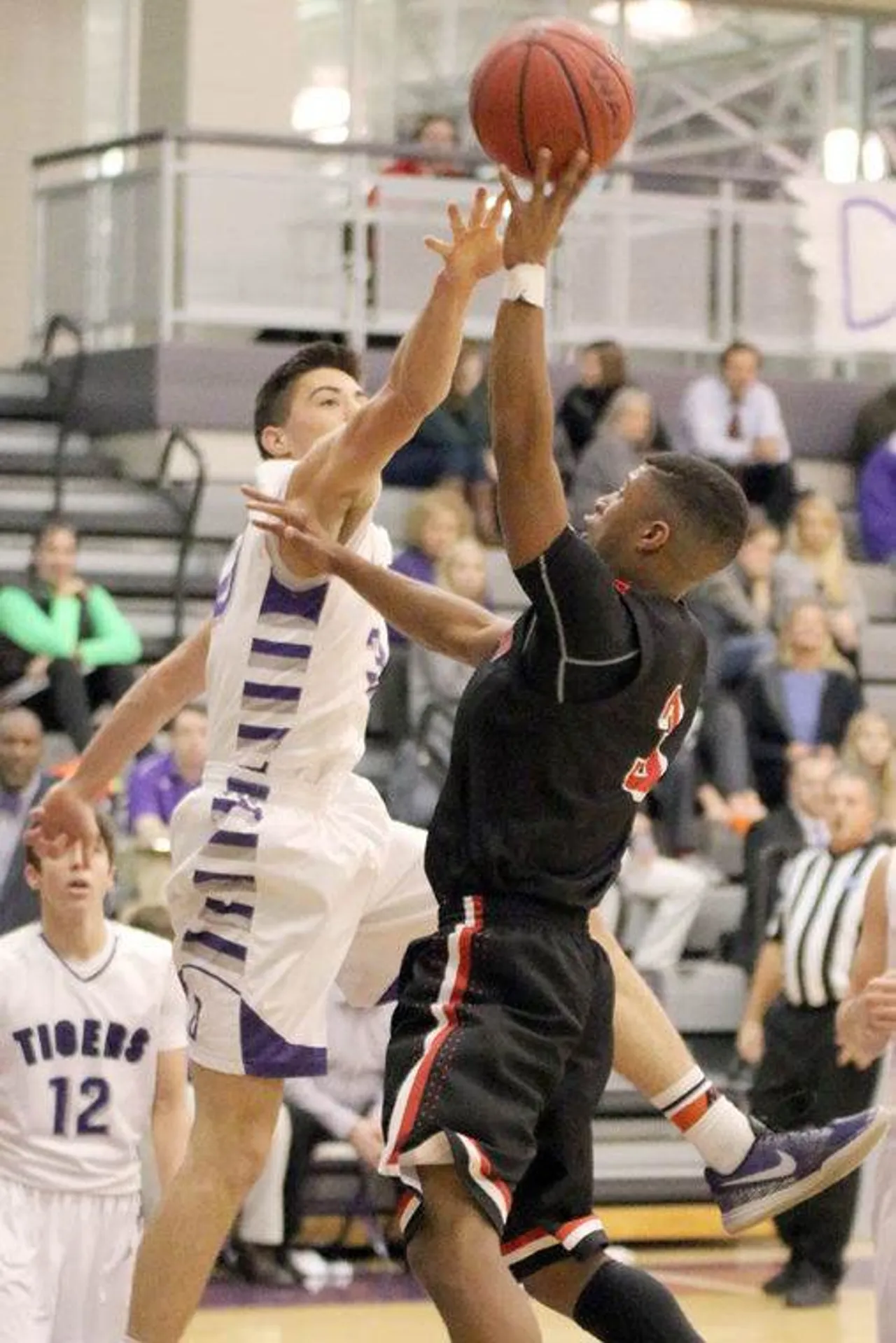 Cedartown's Quan Neal (right) goes up for a shot while Darlington senior Kyle Tackeberry tries to defend during a game Tuesday, Jan. 5, 2016, at Darlington's Huffman Center. (Jeremy Stewart/RN-T.com)