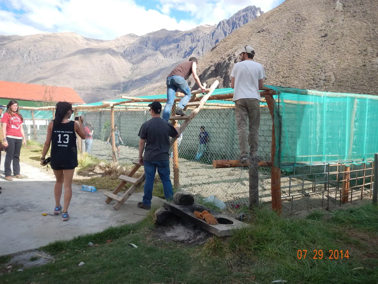 Building the greenhouse in Ollantaytambo