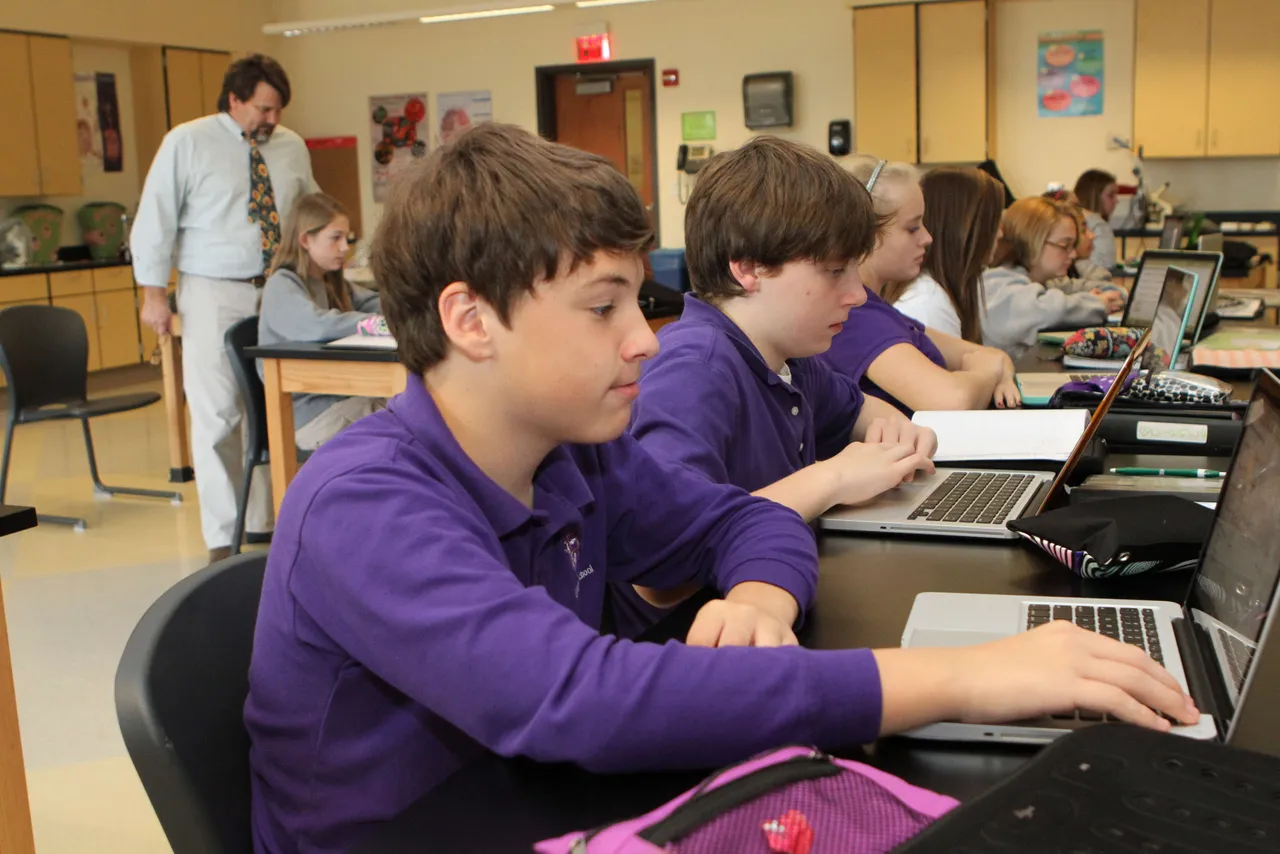 Randy Smith’s students often start their day by doing warm-ups using Quia, an online tool for doing activities, quizzes and skill practice. Besides being a practical and efficient way for students to learn the material, online classroom management tools like Quia complement Mr. Smith’s flipped classroom style, allowing students to practice outside of the classroom and become more involved in their learning. Here, Dalton Stinson (’18) and Tigger Frix (’18) work on the warm up.