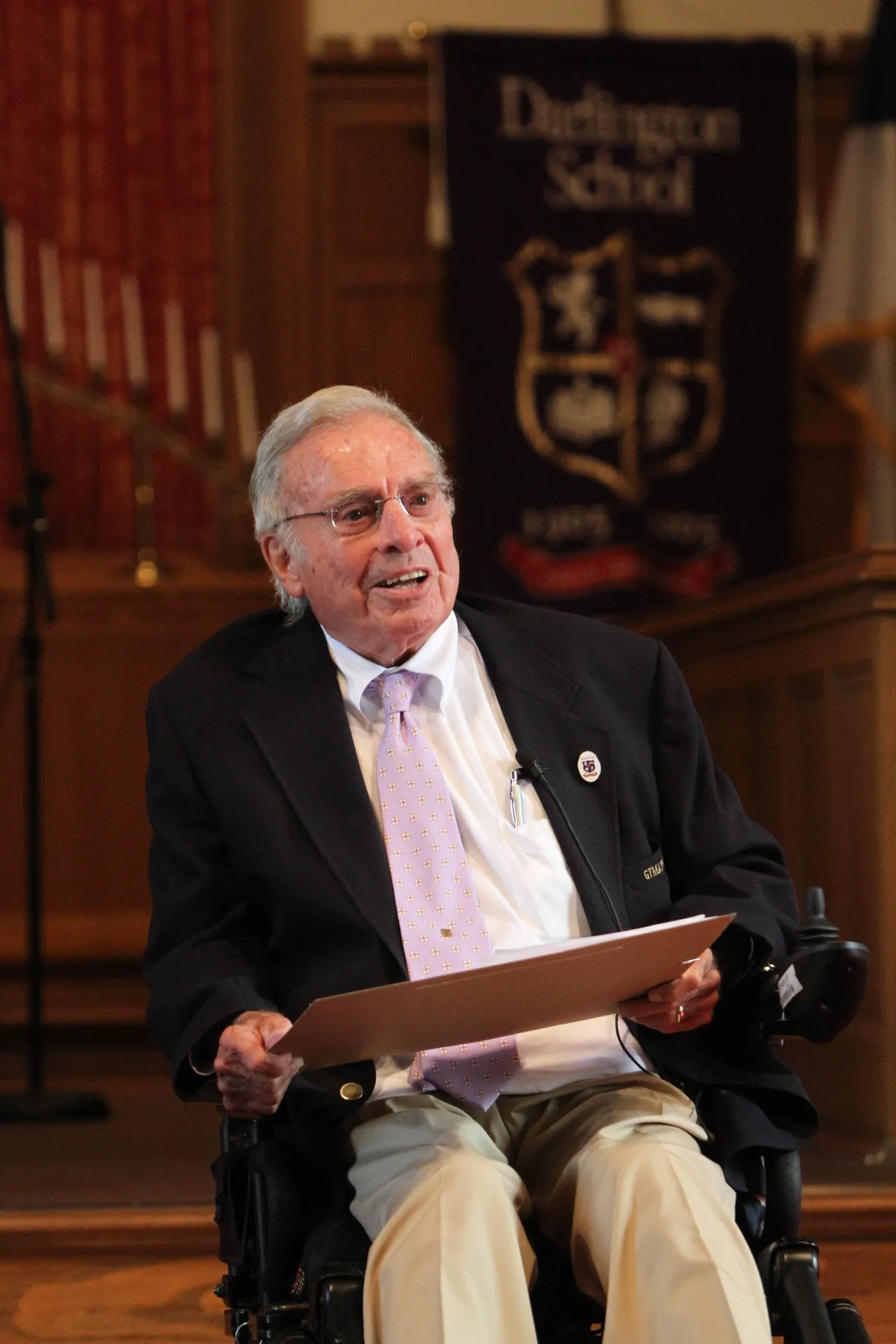 Distinguished Alumnus Gardner Wright ('47) addresses students, faculty, alumni and trustees after receiving his award.