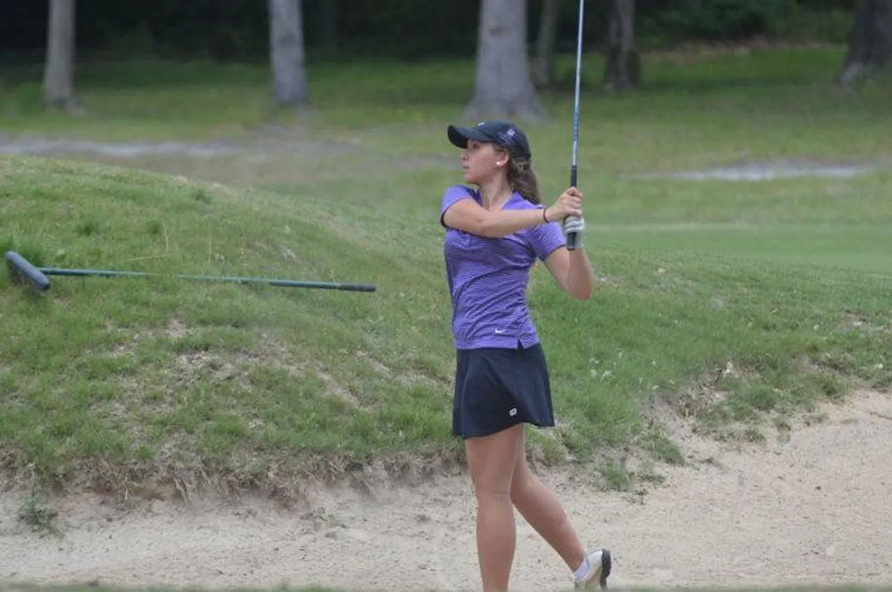 Hanna Grevelius ('14) watches her shot. (Photo by Jim Alred / Rome News-Tribune)