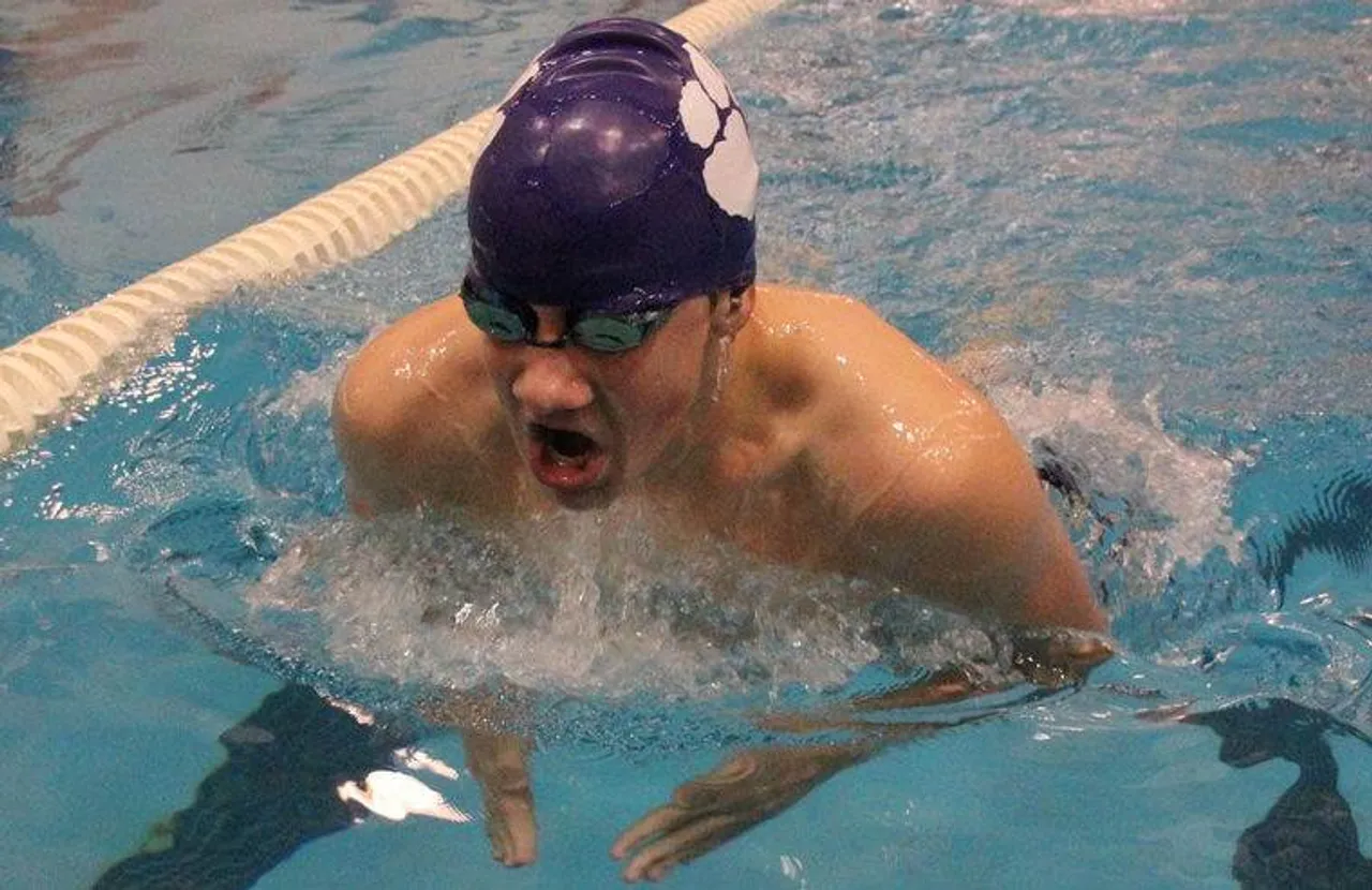 Junior Will Robertson swims in the 100 yard breaststroke at Darlington School on Thursday, Jan. 8, 2015. (Photo credit: Sierra Campbell/Rome News-Tribune)