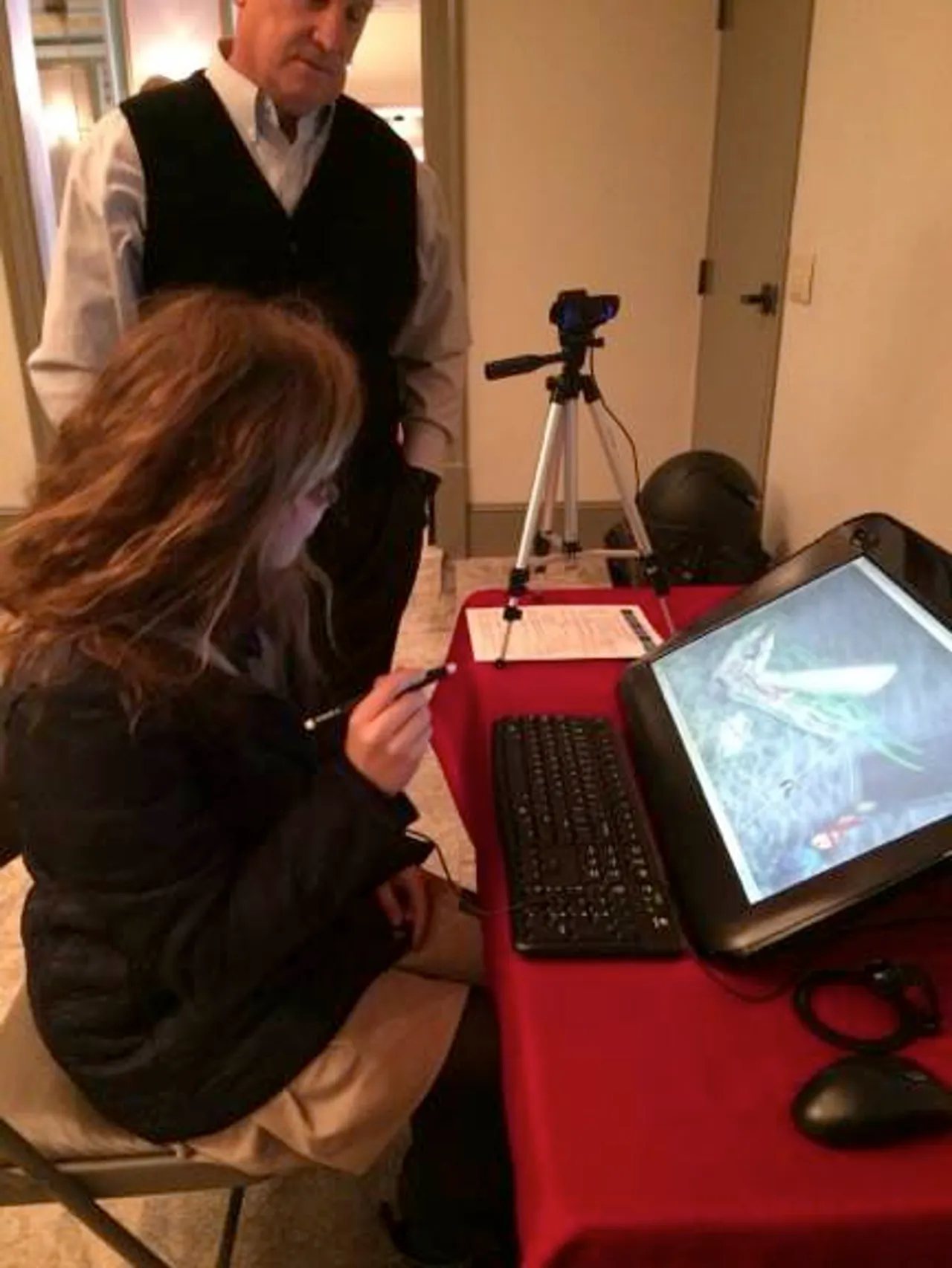 Playing with Z Space, which allows the user to learn by interactively dissect computer-generated images
