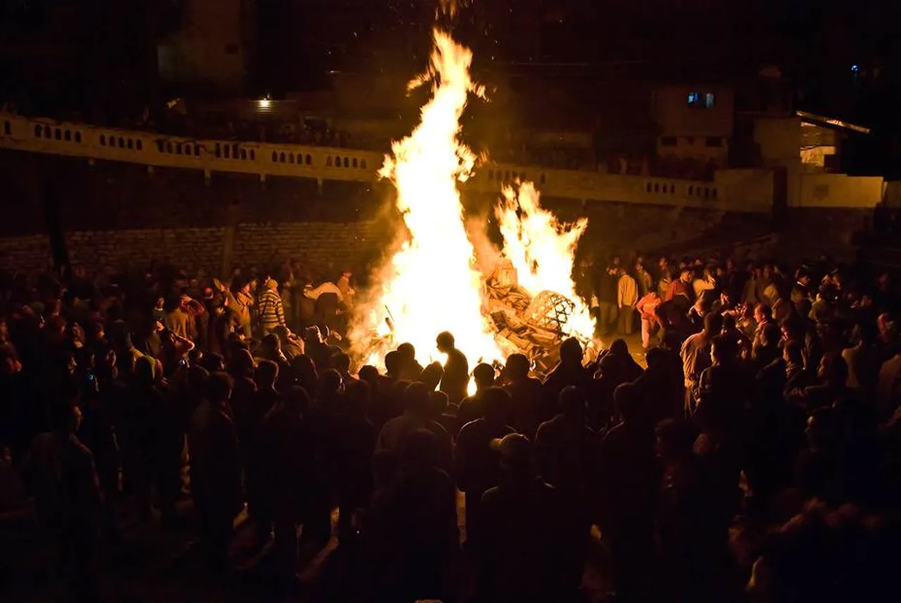 This is the typical scene around a Holi bonfire on the night of Holika Dahan; people gather around the fire to celebrate the victory of good over evil. Photo: matadornetwork.com