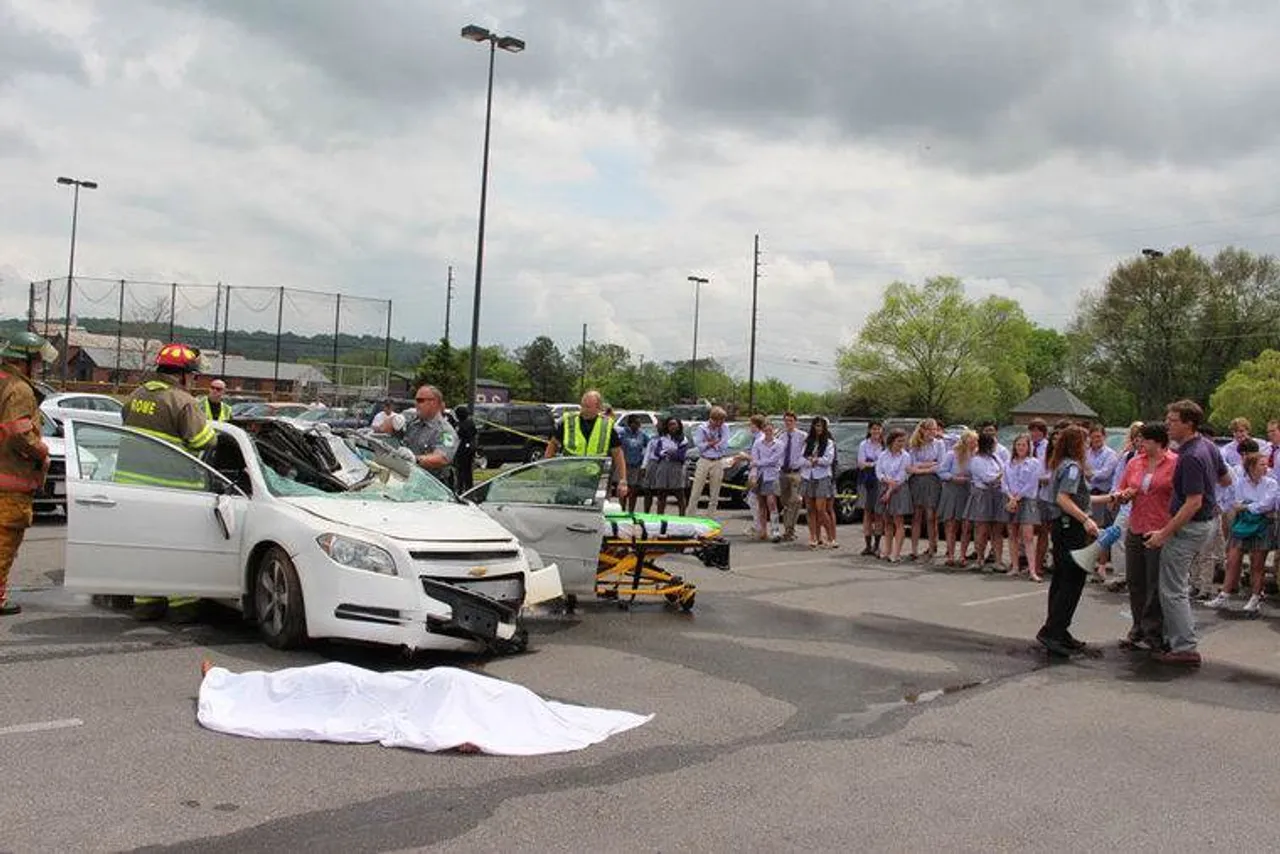 Emergency personnel show students how they would respond to the scene of a car crash as the "parents" arrive and are comforted. (Photo credit: Kristina Wilder / RN-T.com)