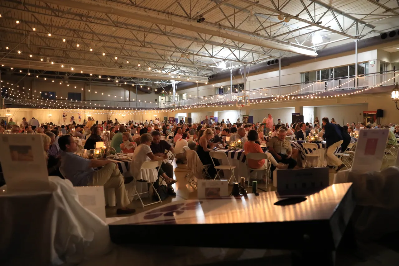 Guests enjoy dinner as the live auction begins.