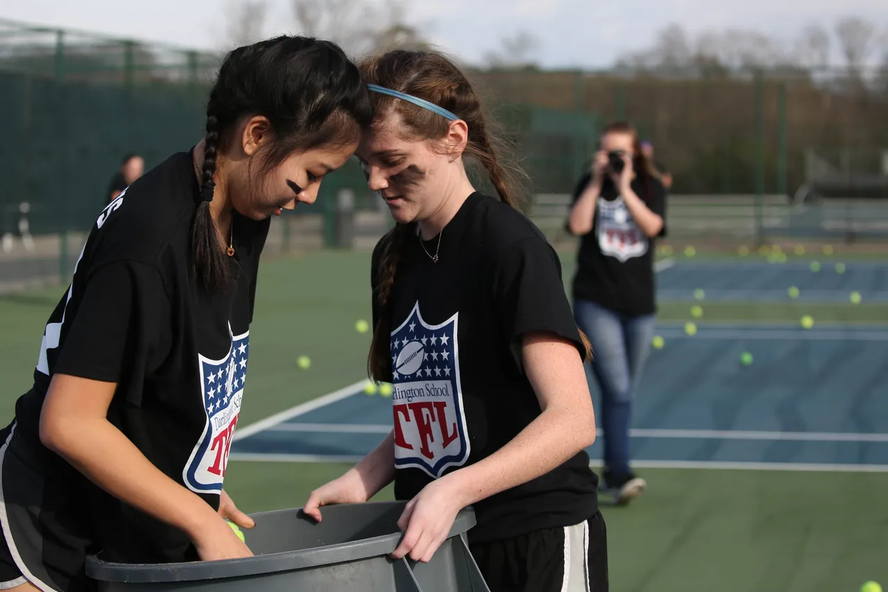 Katie Li (’17) and Aisling Fields (’18) of Thornwood House work together to complete a RUMPUS Gauntlet station.