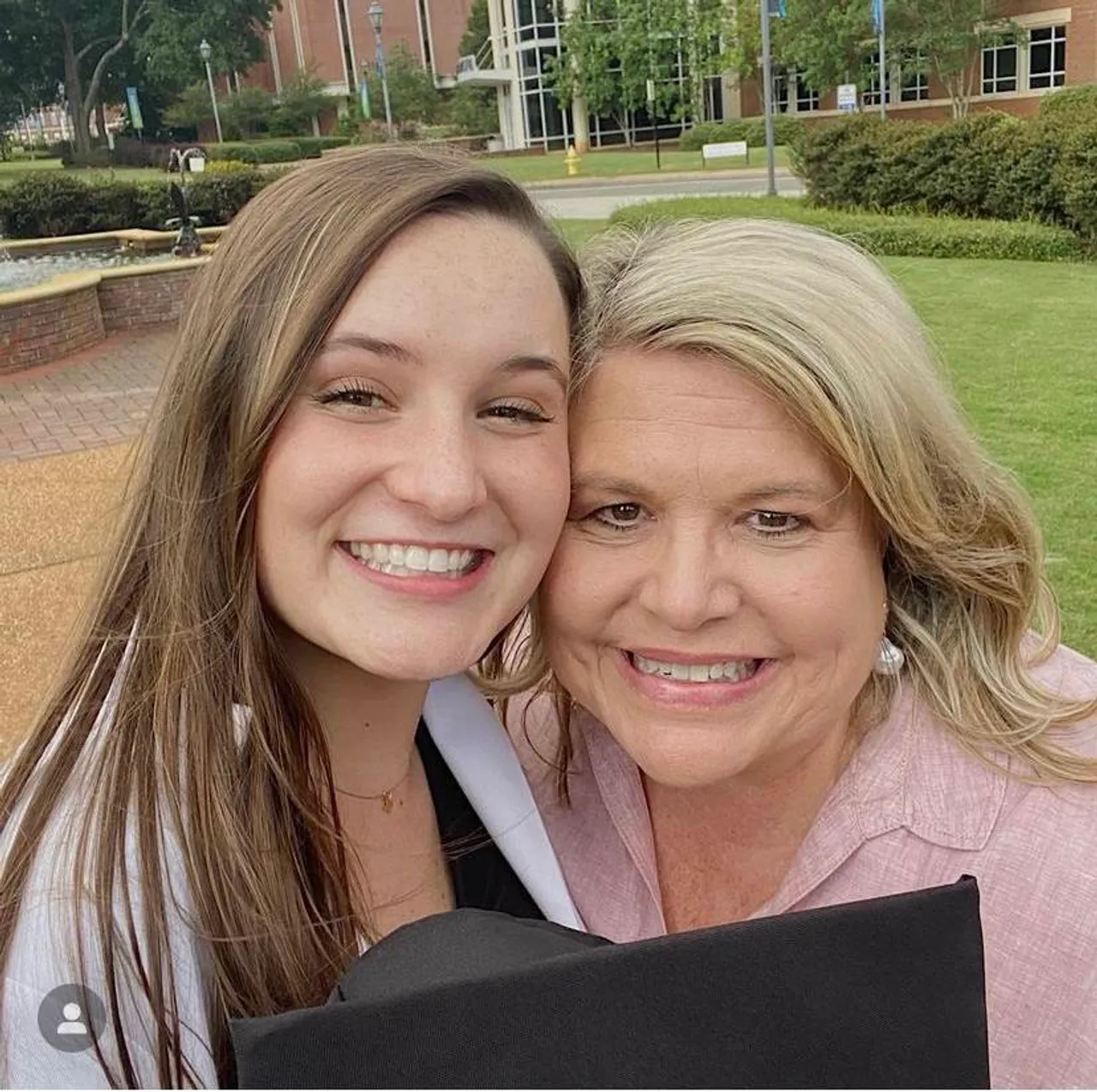 Jacqueline Cline (‘18) and her mother, Bebe