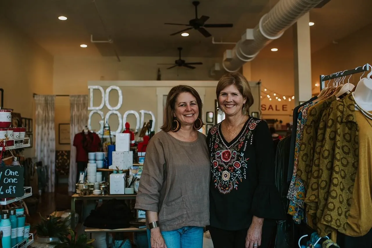 Do Good Boutique: Owned by Allison Watters, who is married to Darlington alum Ed Watters (’83) and their two daughters are Ivy (‘21) and Grace (’20).