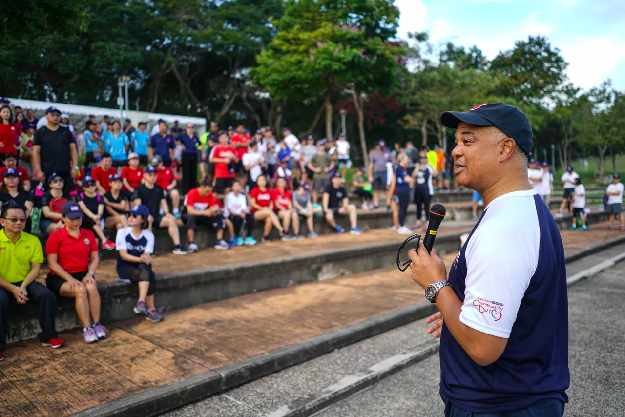 Dwight Hutchins (‘82) speaks at the Singapore American Chamber of Commerce’s Community Day.